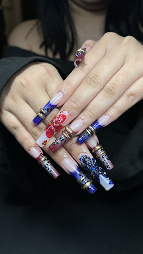 Lauryn — nail artist